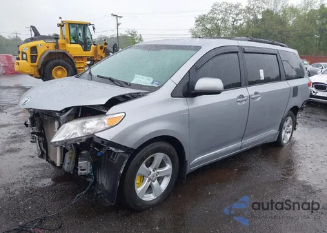 2011 Toyota Sienna Le z USA, uszkodzony, nr VIN 5TDKK3DC7BS165746